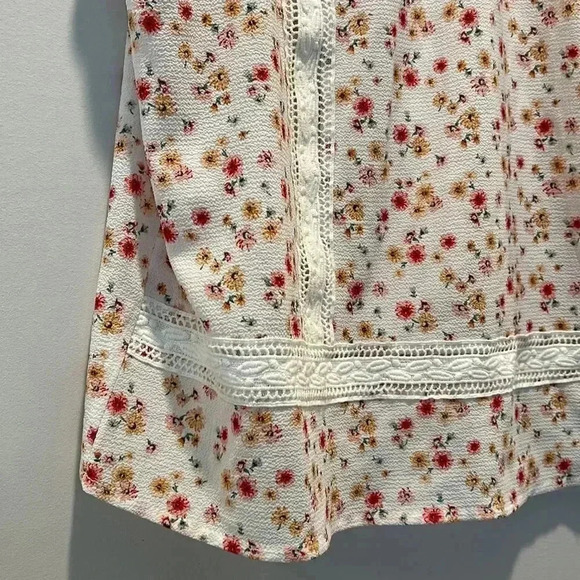 Monteau Cream Floral Top - Picture 2 of 7